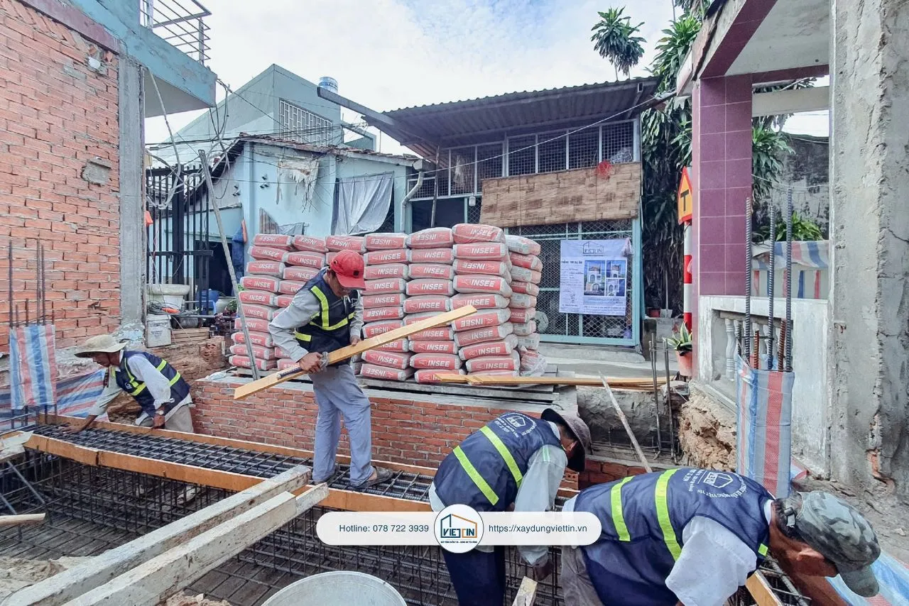 Làm việc sát sao với nhà thầu về các hạng mục công việc