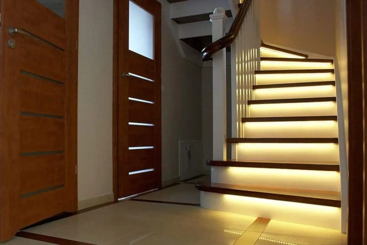 Nên đặt đèn cảm biến ở cầu thang